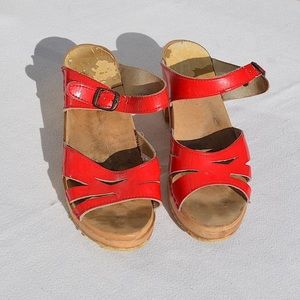 vintage open toe red and tan mules with buckle accents from vollsjö